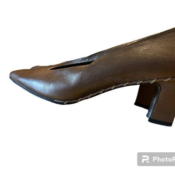 Vintage Stuart Weitzman bronze heels. Added detail partially along the sole. - Picture 4 of 5